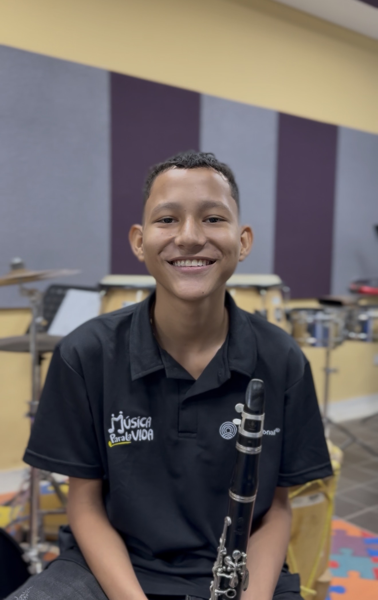 En este momento estás viendo La música como punto de partida: la historia de Justin en Santa Marta